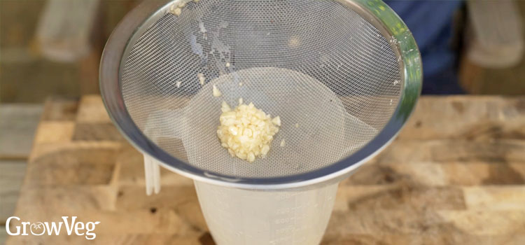 Crushed garlic